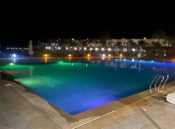 داخل كمباوند